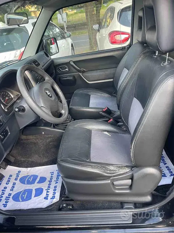 Usata Suzuki Jimny 86 CV (63 kW) 2009 Nero SUV
