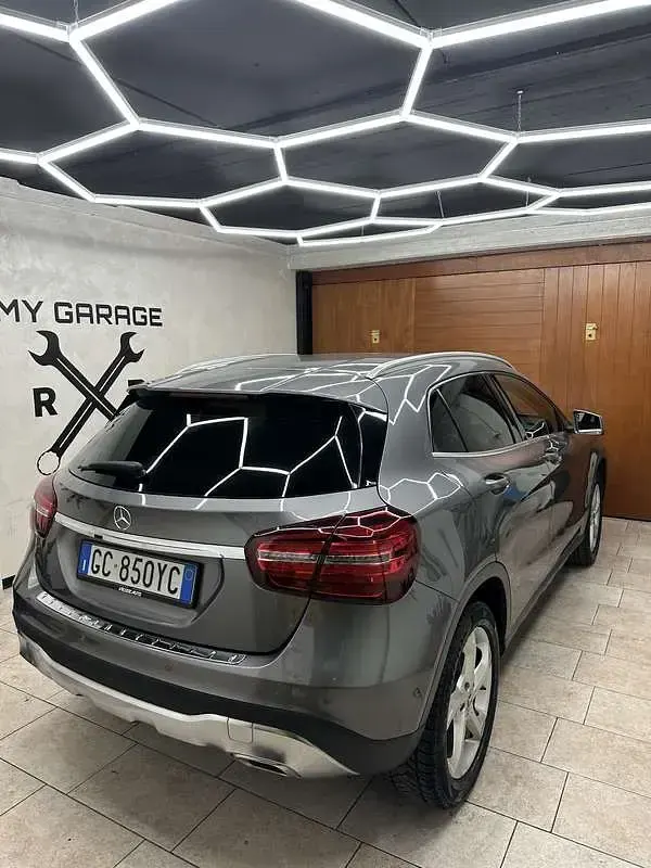 Usata Mercedes GLA180 Premium 122 CV (89 kW) 2019 SUV