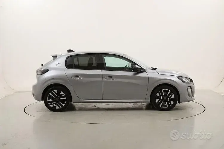 Usata Peugeot 208 Allure 101 CV (74 kW) 2025 Grigio Utilitaria