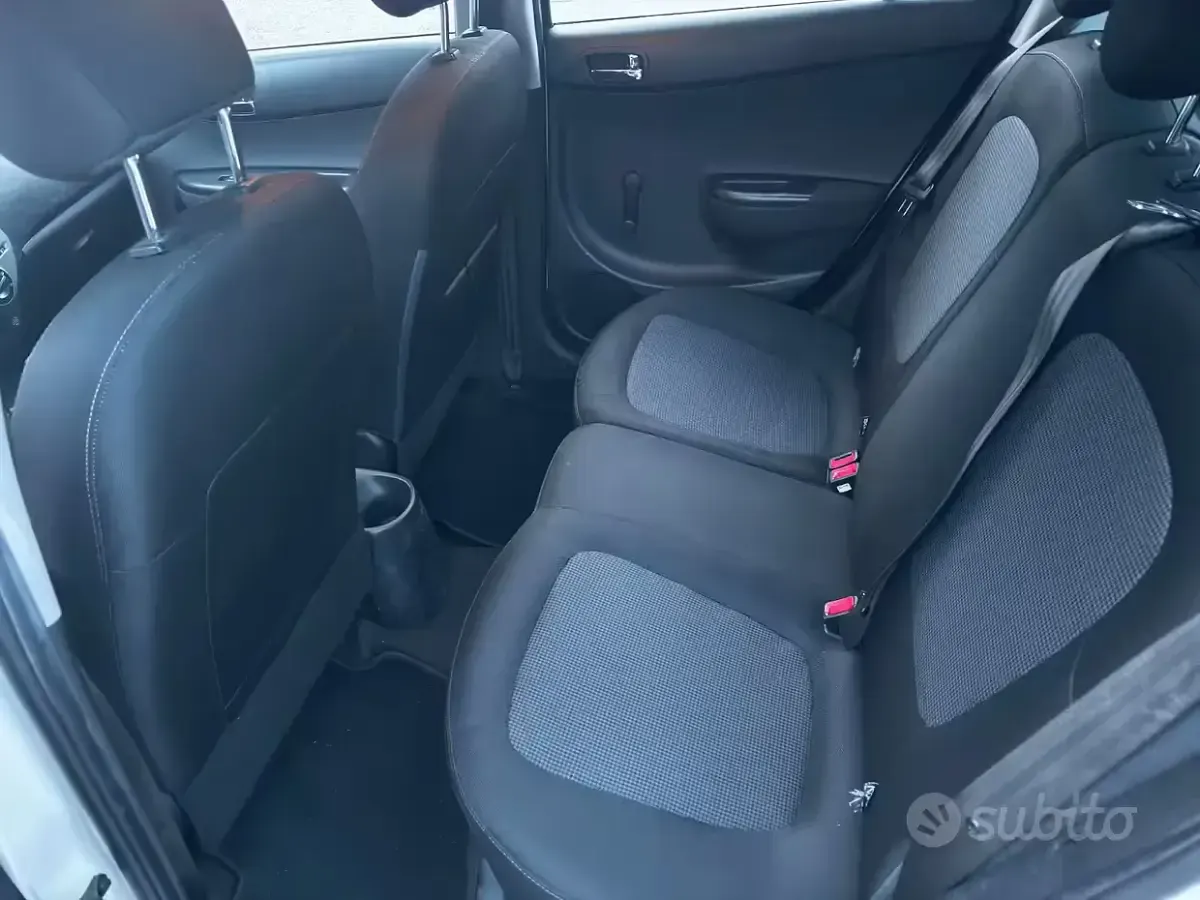 Usata Hyundai i20 75 CV (55 kW) 2014 Bianco Utilitaria