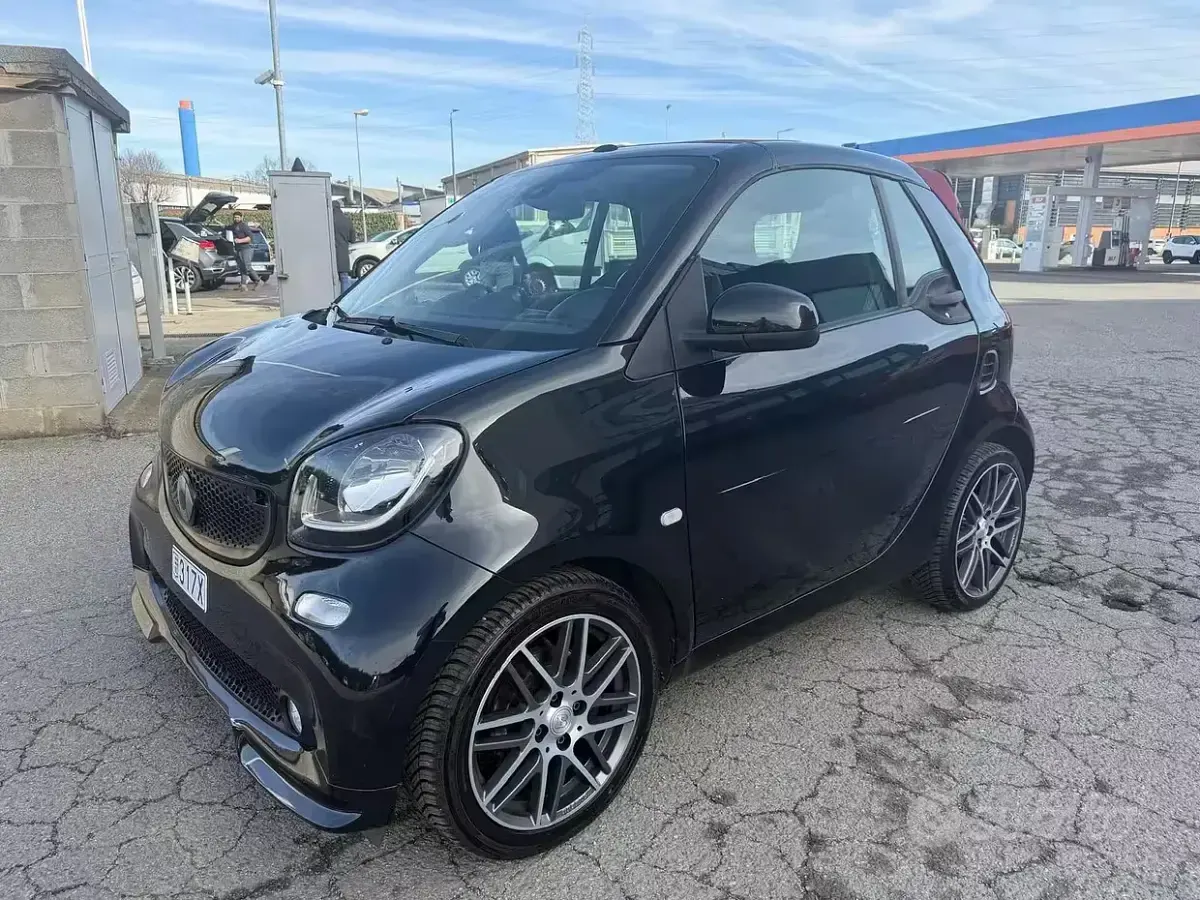 Usata Smart ForTwo Cabrio Brabus 109 CV (80 kW) 2016 Nero Cabrio