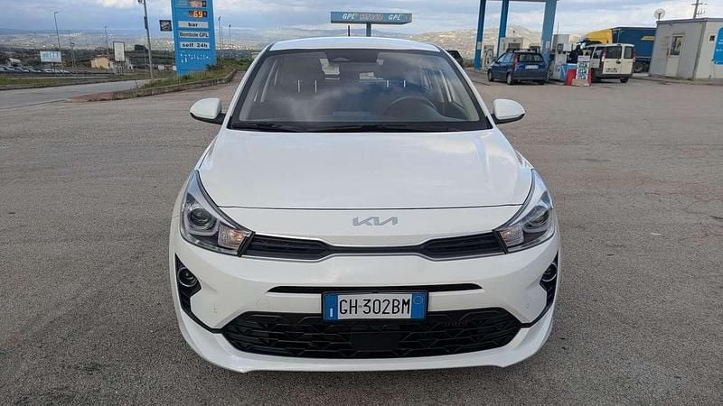 Usata Kia Rio Comfort 101 CV (74 kW) 2022 Berlina