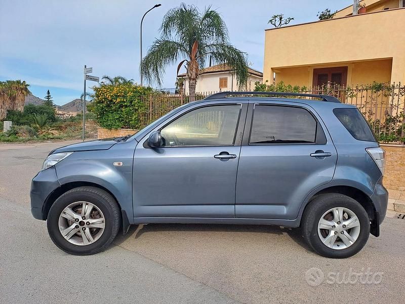 Usata Daihatsu Terios HIRO 105 CV (77 kW) 2009 Grigio SUV