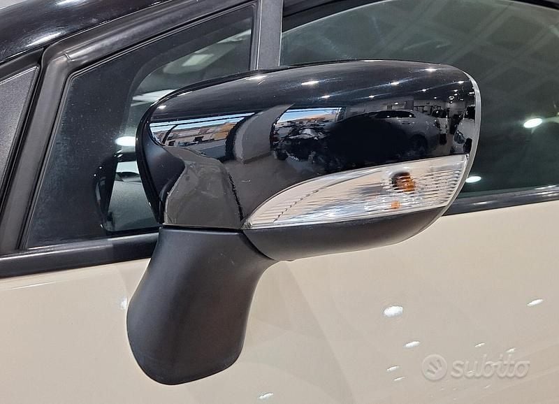 Usata Renault Captur Intens 90 CV (66 kW) 2015 Beige SUV