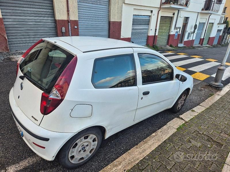 Usata Fiat Punto 75 CV (55 kW) 2003 Bianco Utilitaria