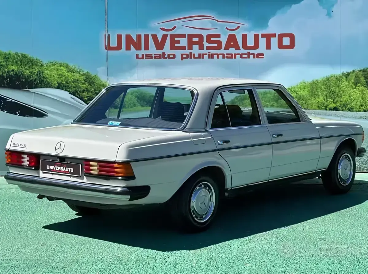 Usata Mercedes 200 60 CV (44 kW) 1981 Berlina