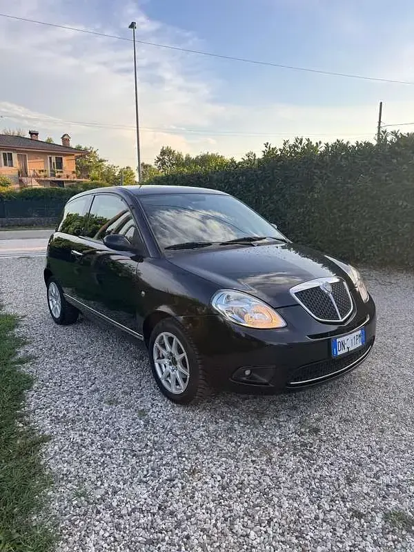 Usata Lancia Ypsilon 60 CV (44 kW) 2008 Nero Utilitaria