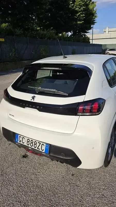 Usata Peugeot 208 Active 75 CV (55 kW) 2021 Utilitaria