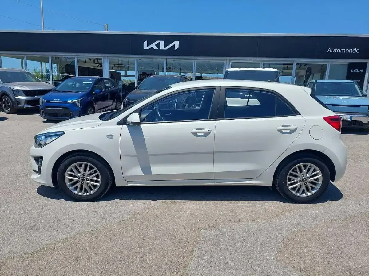 Usata Kia Rio Style 84 CV (61 kW) 2022 Bianco Utilitaria