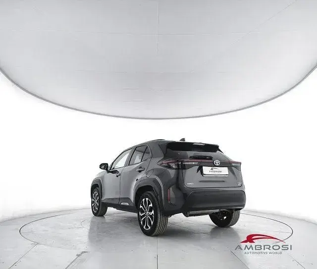 Usata Toyota Yaris 92 CV (67 kW) 2023 Grigio Utilitaria