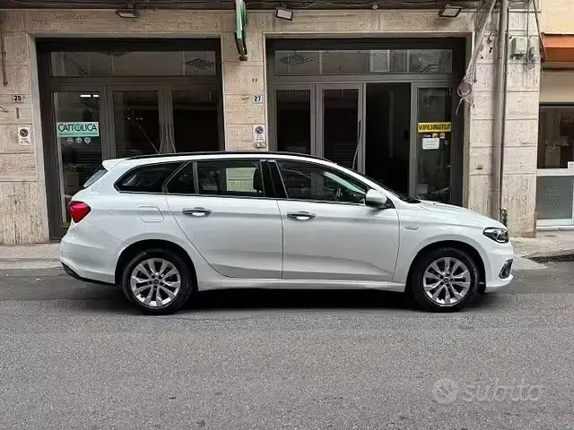 Käytetty Fiat Tipo Lounge 120 HP (88 kW) 2016 Valkoinen Farmari