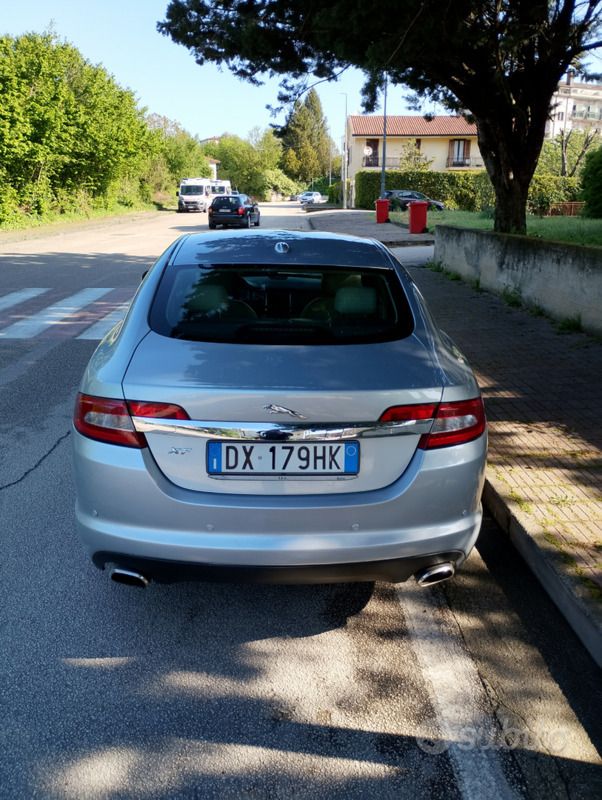 Usata Jaguar XF Premium Luxury 2009 Grigio Berlina