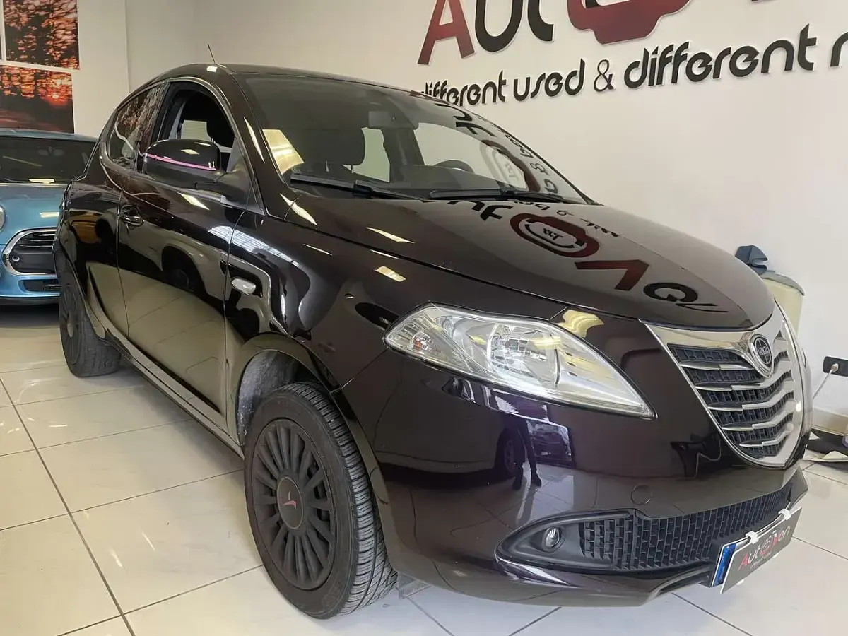 Usata Lancia Ypsilon 80 CV (58 kW) 2013 Purple aurora Utilitaria