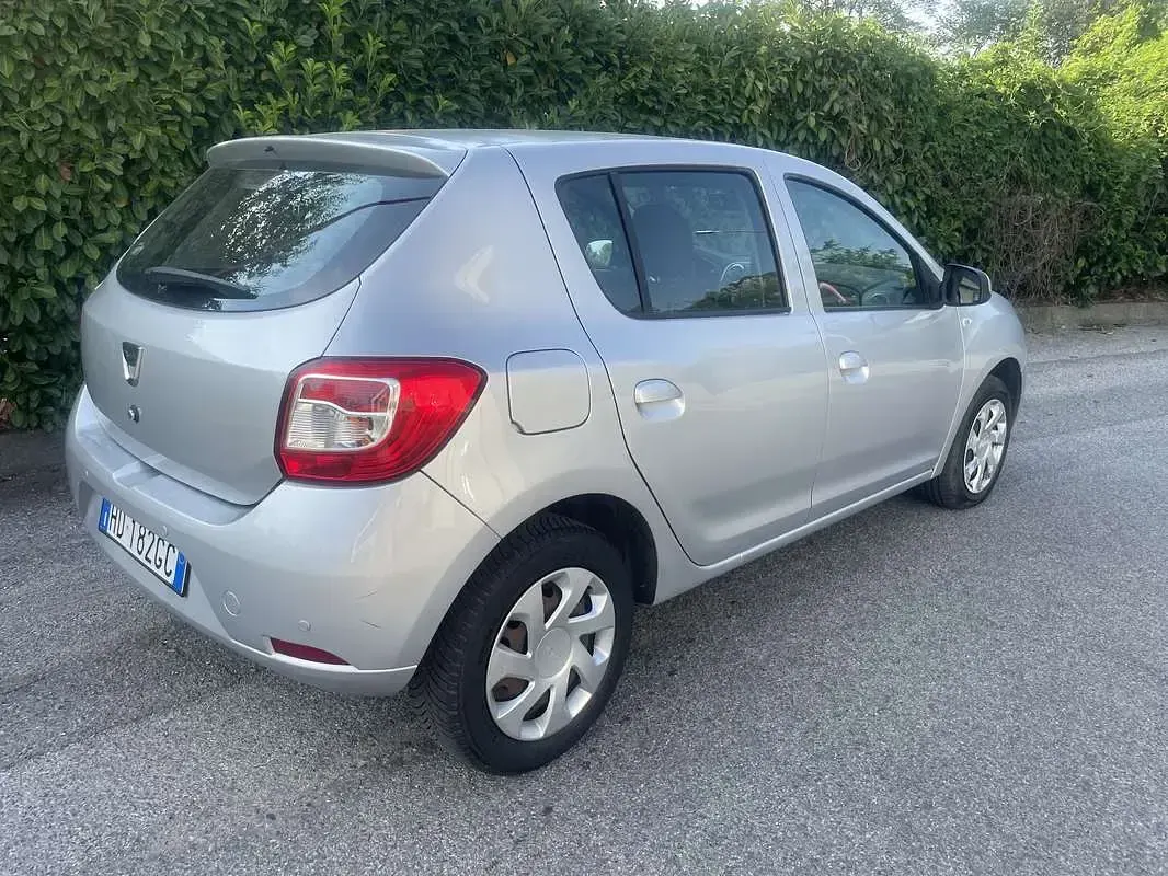 Usata Dacia Sandero Lauréate 75 CV (55 kW) 2014 Berlina