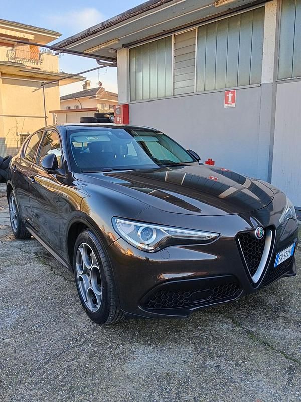 Usata Alfa Romeo Stelvio Business 160 CV (117 kW) 2019 Marrone SUV