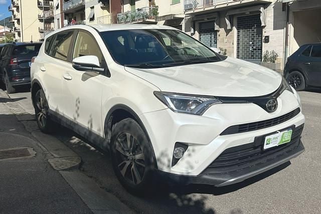 Usata Toyota RAV4 Business Edition 143 CV (105 kW) 2017 Bianco SUV