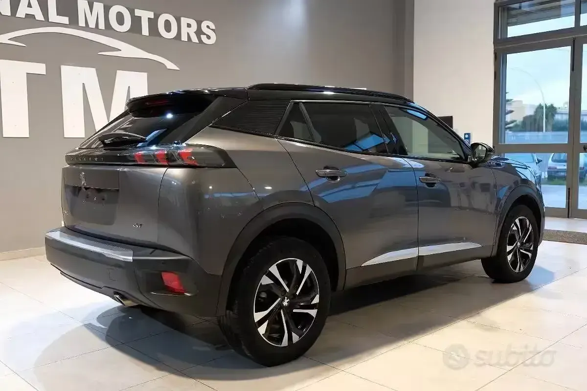 Usata Peugeot 2008 GT 131 CV (96 kW) 2023 Grigio SUV