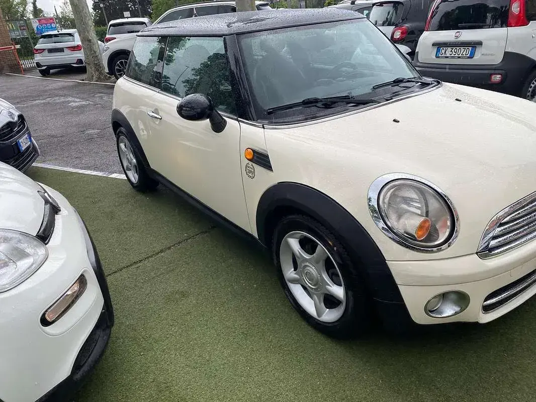 Usata Mini Cooper D 109 CV (80 kW) 2008 Beige Utilitaria