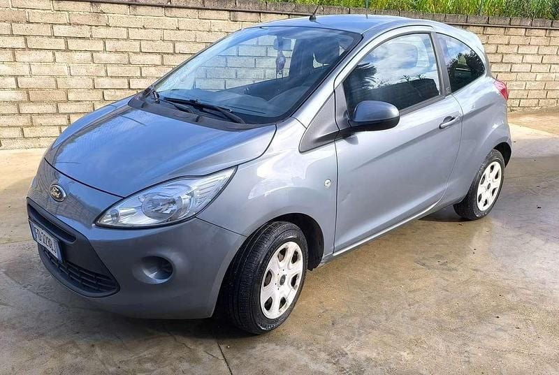 Usata Ford Ka 67 CV (49 kW) 2016 Grigio Berlina