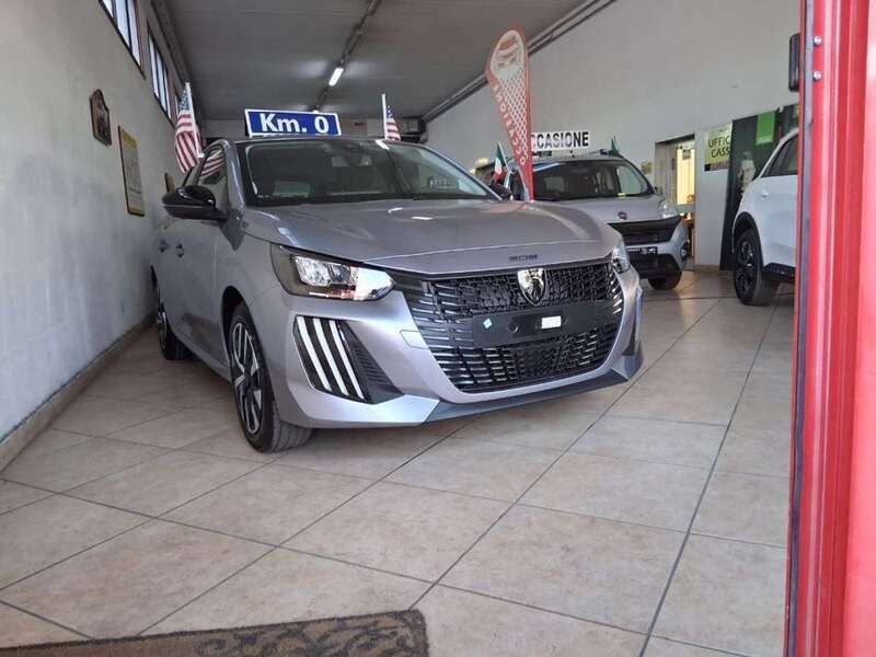 Grigio Nuova 2025 Peugeot 208 Style Due volumi | 16.850 € (Buon prezzo) - Immagine 1/4