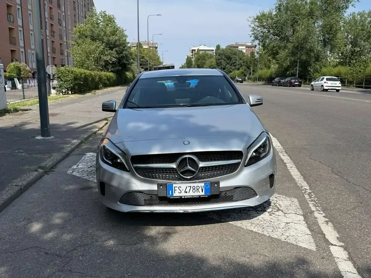 Usata Mercedes A200 156 CV (114 kW) 2016 Argento Utilitaria