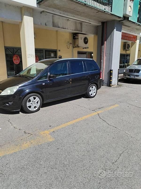Usata Opel Zafira 2008 Nero Monovolume