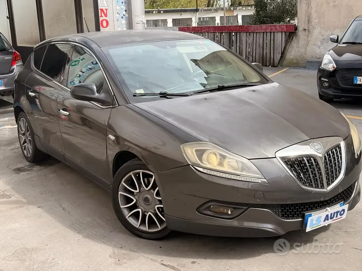 Usata Lancia Delta 166 CV (122 kW) 2009 Gray Utilitaria