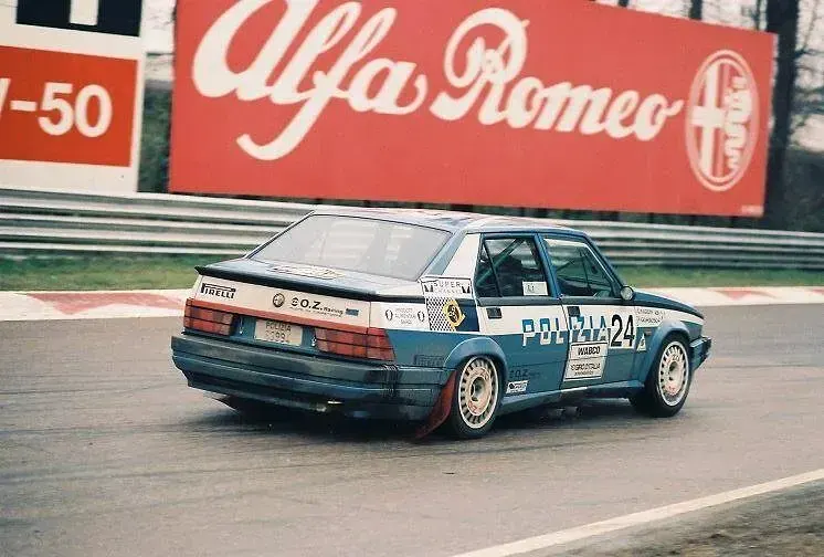 Usata Alfa Romeo 75 Quadrifoglio Verde 286 CV (210 kW) 1989 Blu Berlina