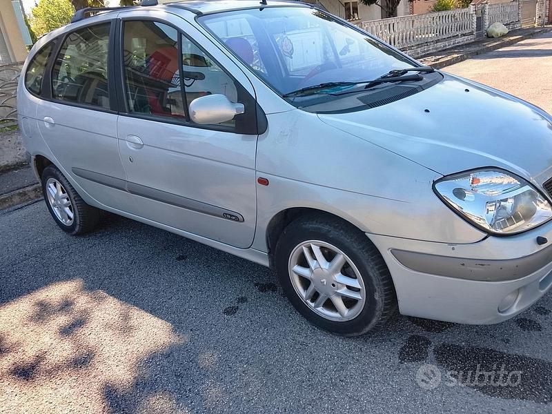 Usata Renault Scénic 120 CV (88 kW) 2002 Grigio Monovolume