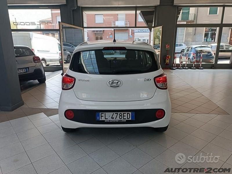 Usata Hyundai i10 67 CV (49 kW) 2017 Bianco Utilitaria