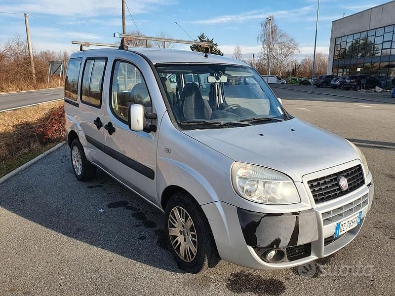 Usata Fiat Doblò 120 CV (88 kW) 2009 Grigio Monovolume