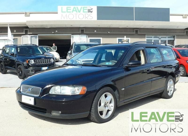 Usata Volvo V70 Momentum 163 CV (119 kW) 2005 Nero Station wagon