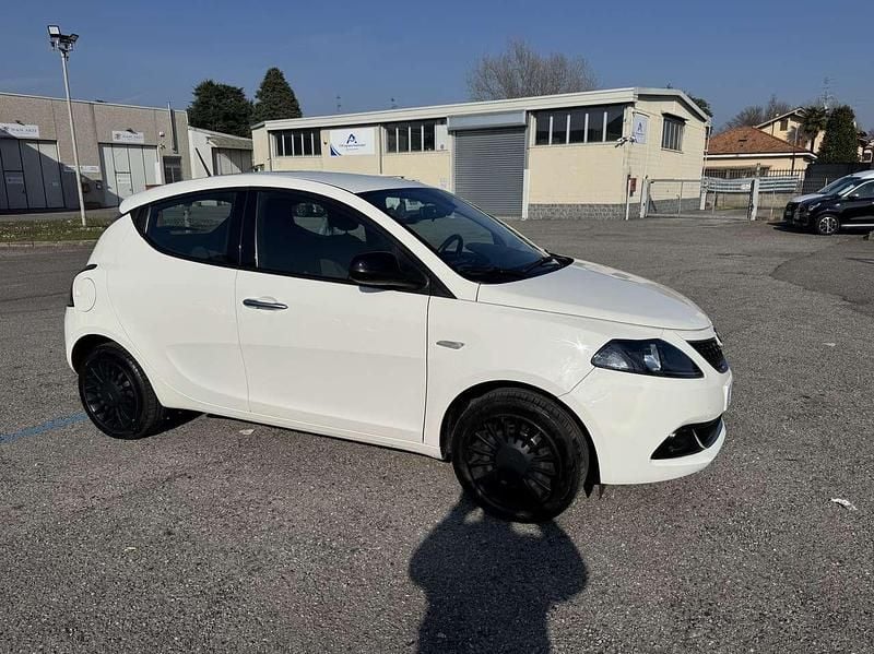 Usata Lancia Ypsilon Gold 69 CV (50 kW) 2022 Bianca Utilitaria