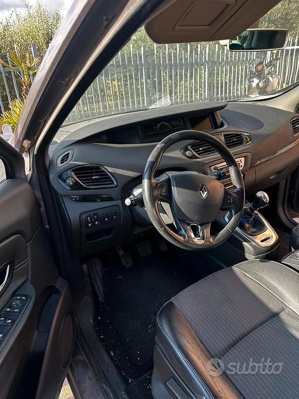 Usata Renault Scénic III XMOD 110 CV (80 kW) 2013 Grigio Monovolume