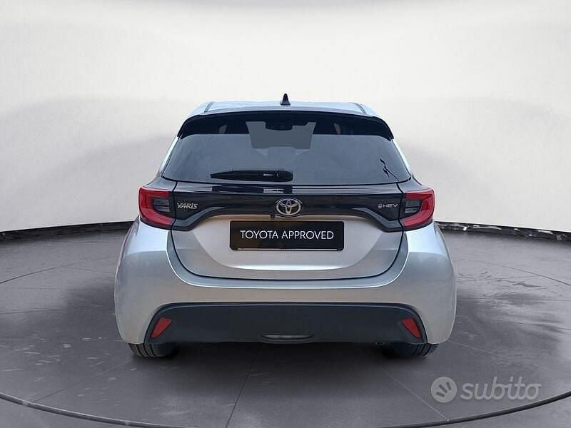 Nuova Toyota Yaris Hybrid Trend 92 CV (67 kW) 2025 Grigio Berlina