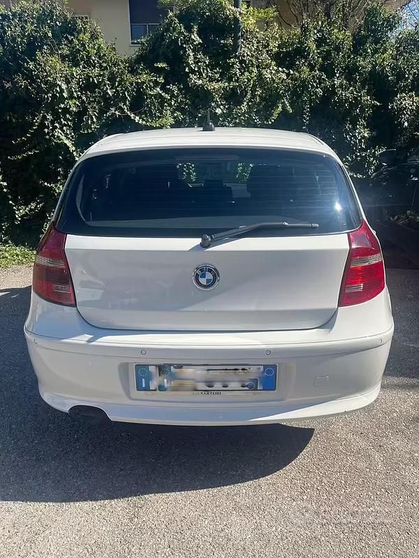 Usata BMW 118 143 CV (105 kW) 2010 Bianco Utilitaria