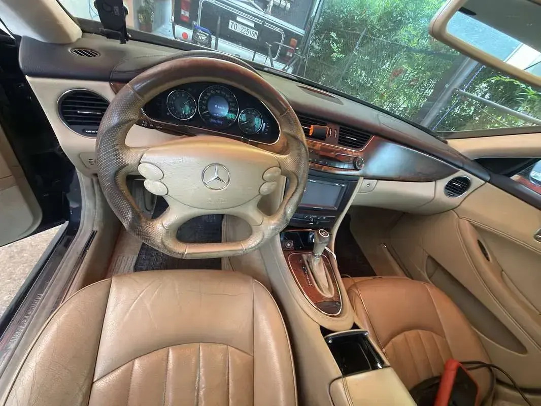 Usata Mercedes CLS350 276 CV (202 kW) 2005 Blu/azzurro Coupé