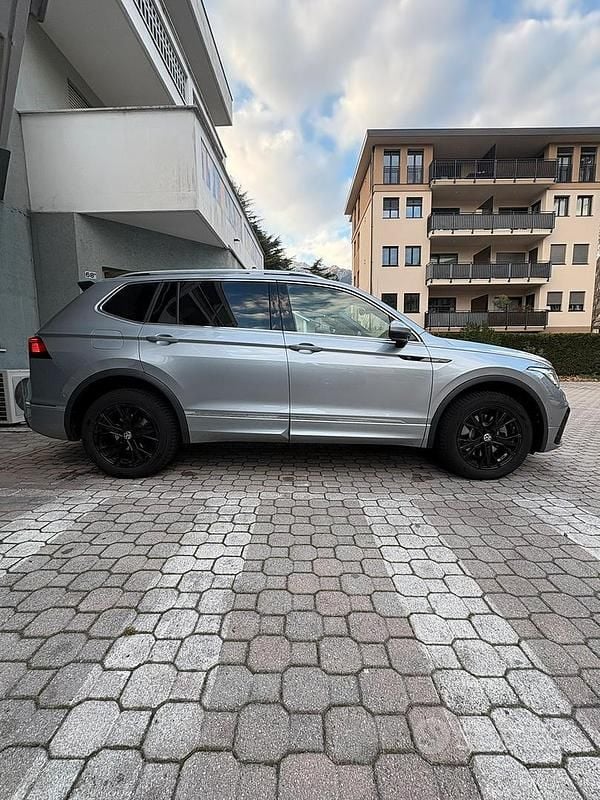 Usata VW Tiguan Allspace R-line 200 CV (147 kW) 2022 Grigio SUV