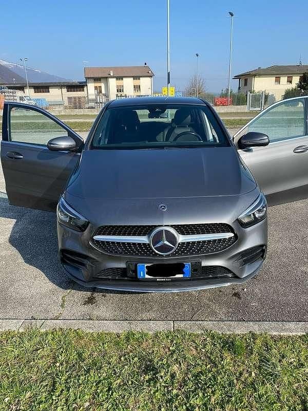 Usata Mercedes B250e Premium 160 CV (117 kW) 2021 Grigio Monovolume