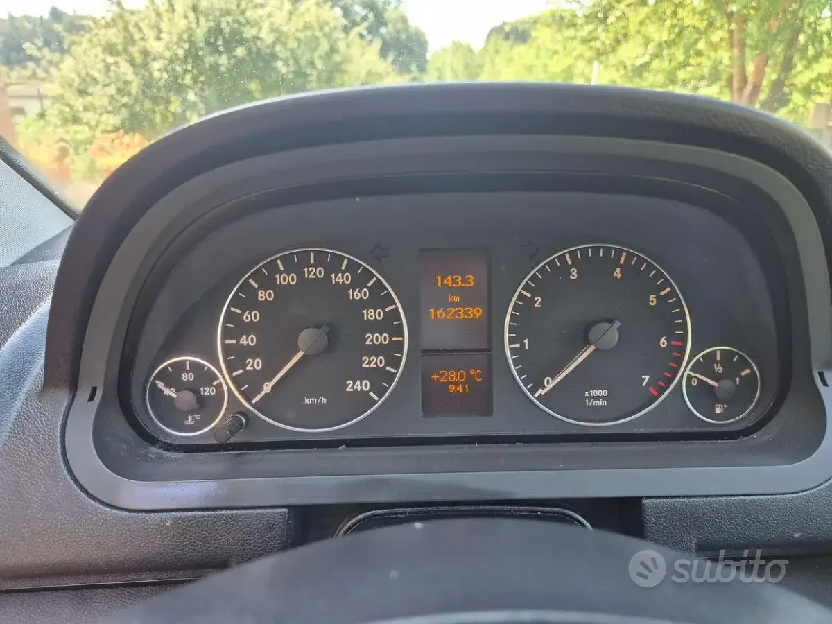 Usata Mercedes A160 95 CV (69 kW) 2010 Grigio Berlina