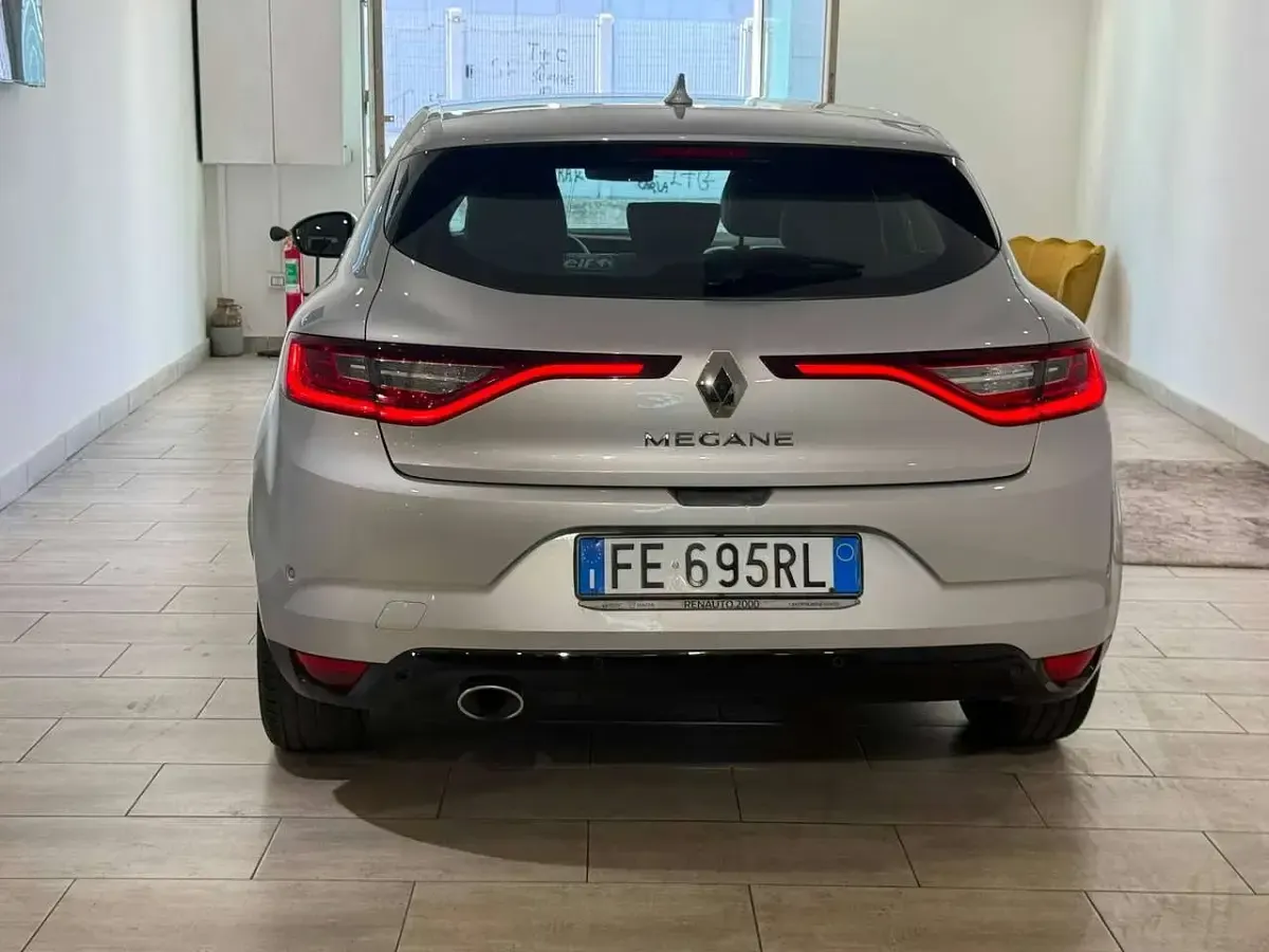 Usata Renault Mégane 110 CV (80 kW) 2016 Argento Berlina