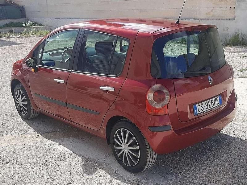 Rosso Usata 2005 Renault Modus Expression Monovolume | 1900 € (Buon prezzo) - Immagine 1/4