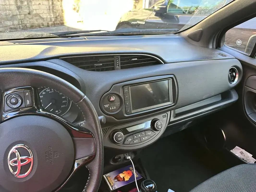 Usata Toyota Yaris Hybrid Style 75 CV (55 kW) 2019 Berlina