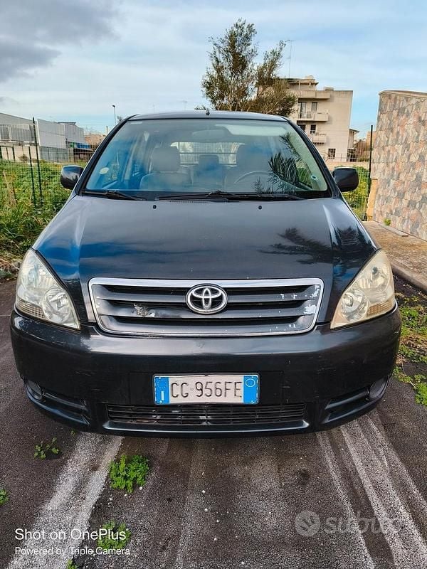 Usata Toyota Avensis Verso 116 CV (85 kW) 2003 Nero Monovolume