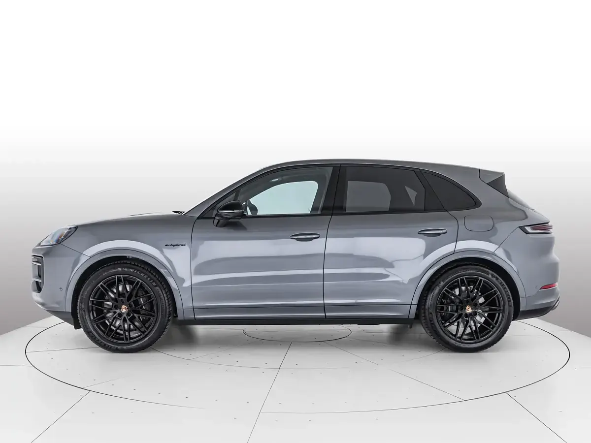 Nuova Porsche Cayenne Black Edition 2026 Grigio vanadio metallizzato SUV