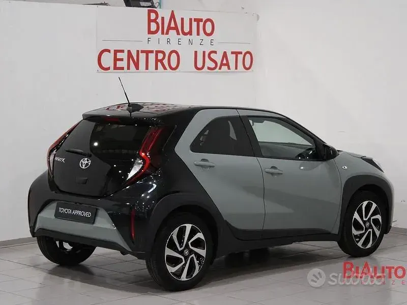 Usata Toyota Aygo X Trend 72 CV (52 kW) 2024 Grigio SUV