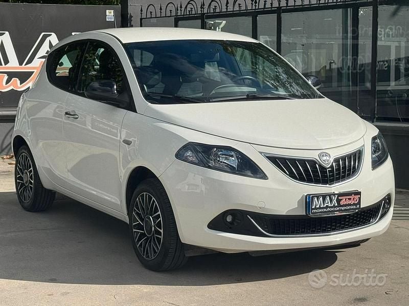 Bianco Usata 2023 Lancia Ypsilon Gold Due volumi | 10.990 € (Ottimo prezzo) - Immagine 1/4