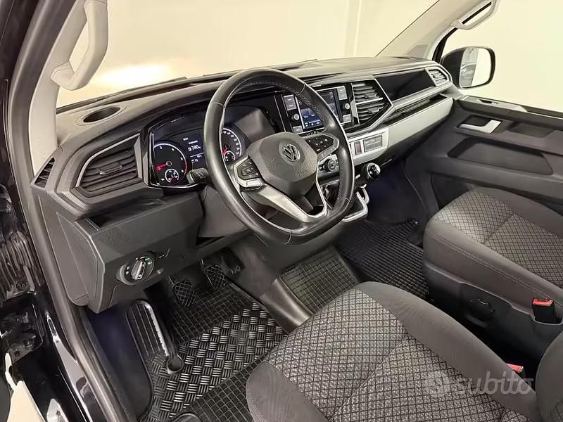 Begagnad VW Multivan 2020 Svart Minibuss