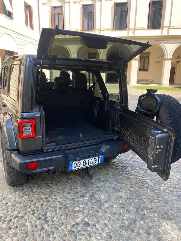 Begagnad Jeep Wrangler Sahara 200 HK (147 kW) 2020 Grå SUV