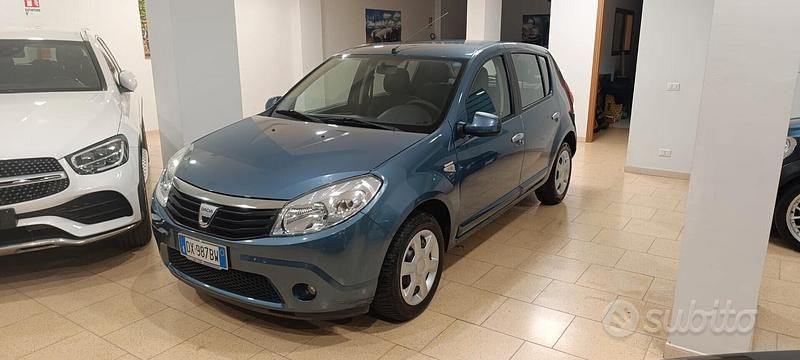 Blu Usata 2009 Dacia Sandero Ambiance Tre volumi | 4900 € (Cara) - Immagine 1/4